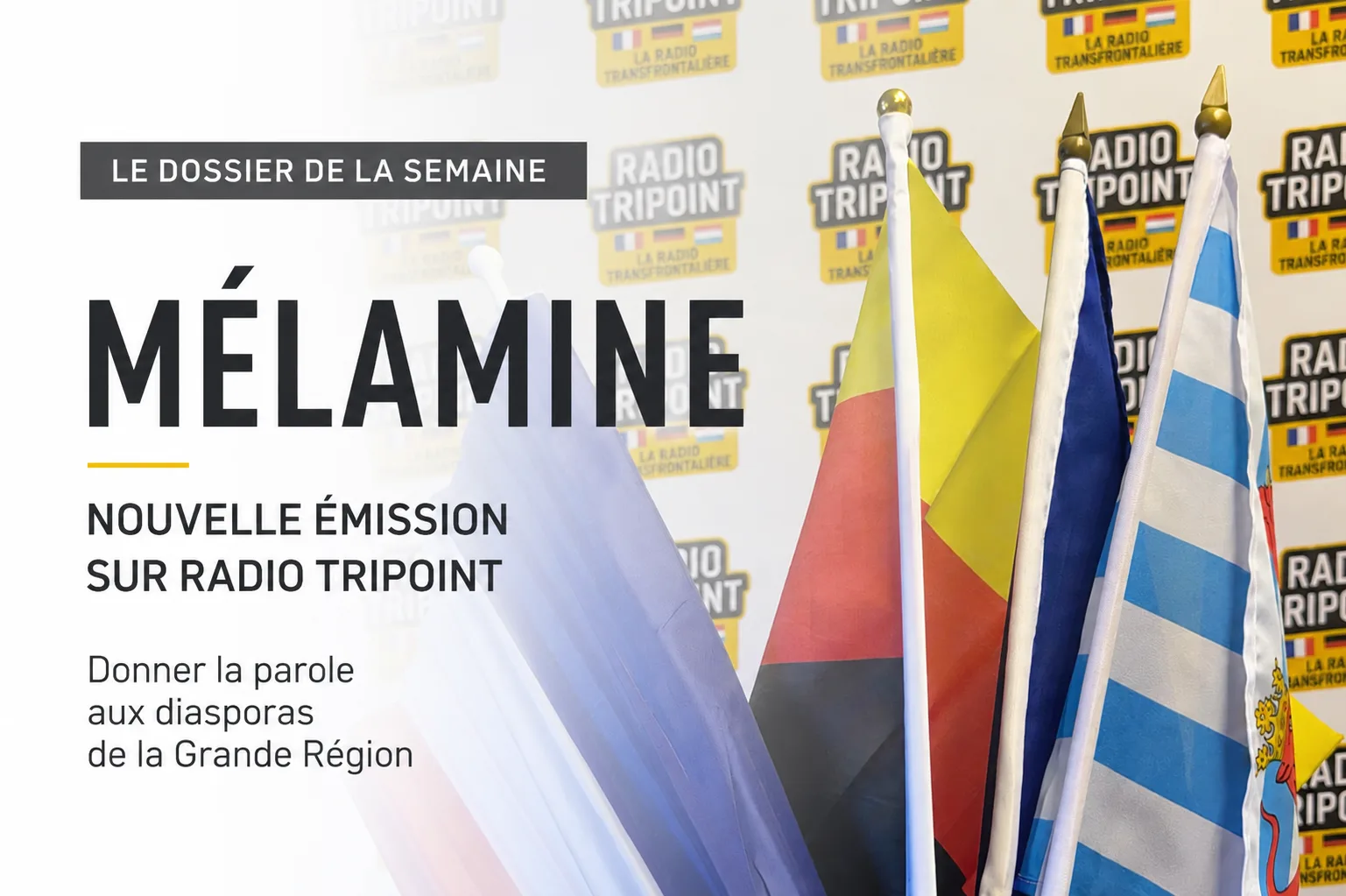 Visuel « Mélamine, nouvelle émission sur Radio Tripoint » : des drapeaux devant un mur aux logos de Radio Tripoint.